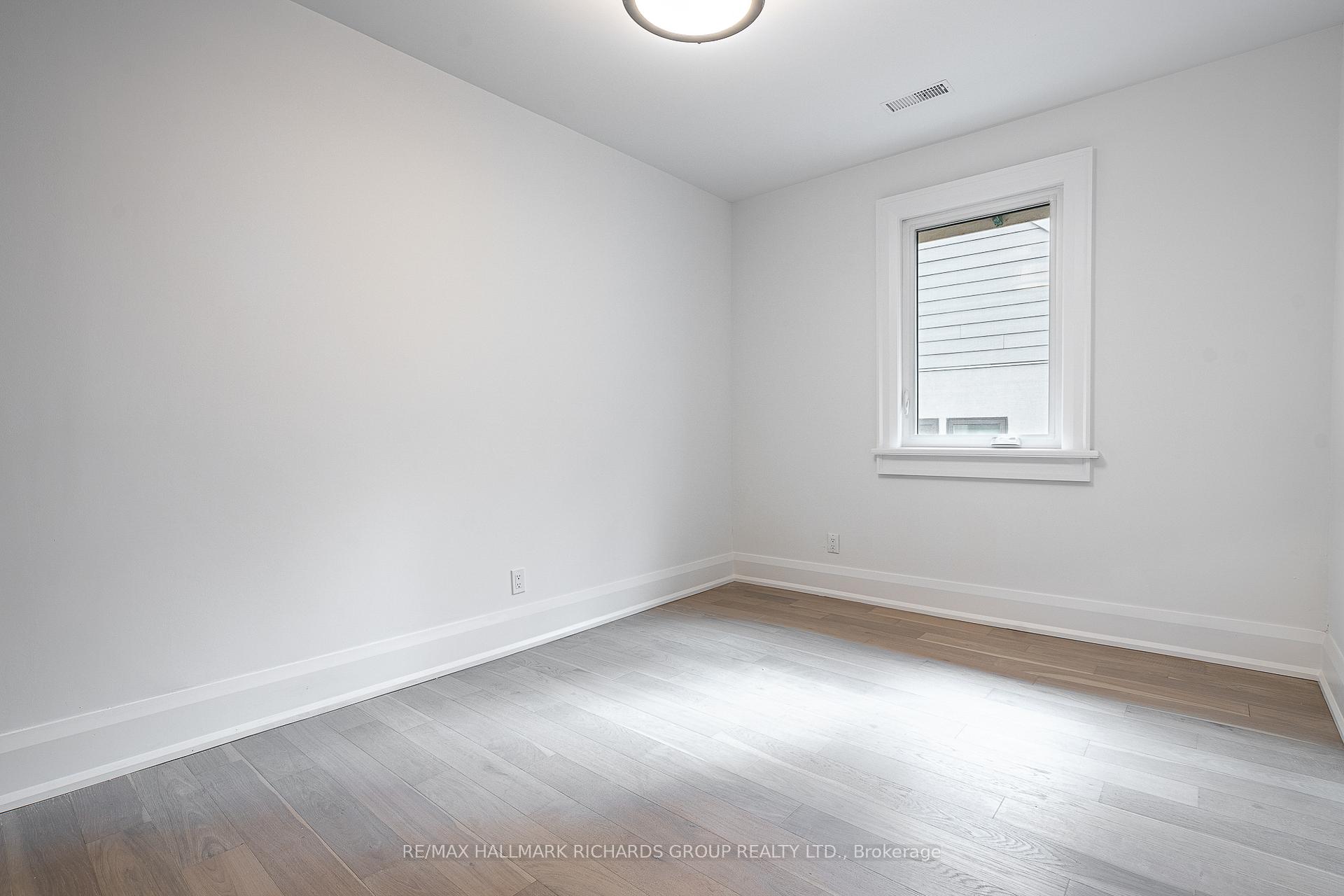 Photo 5 of Unit Upper, 18 Wineva Avenue, Toronto, The Beaches — HOMEH