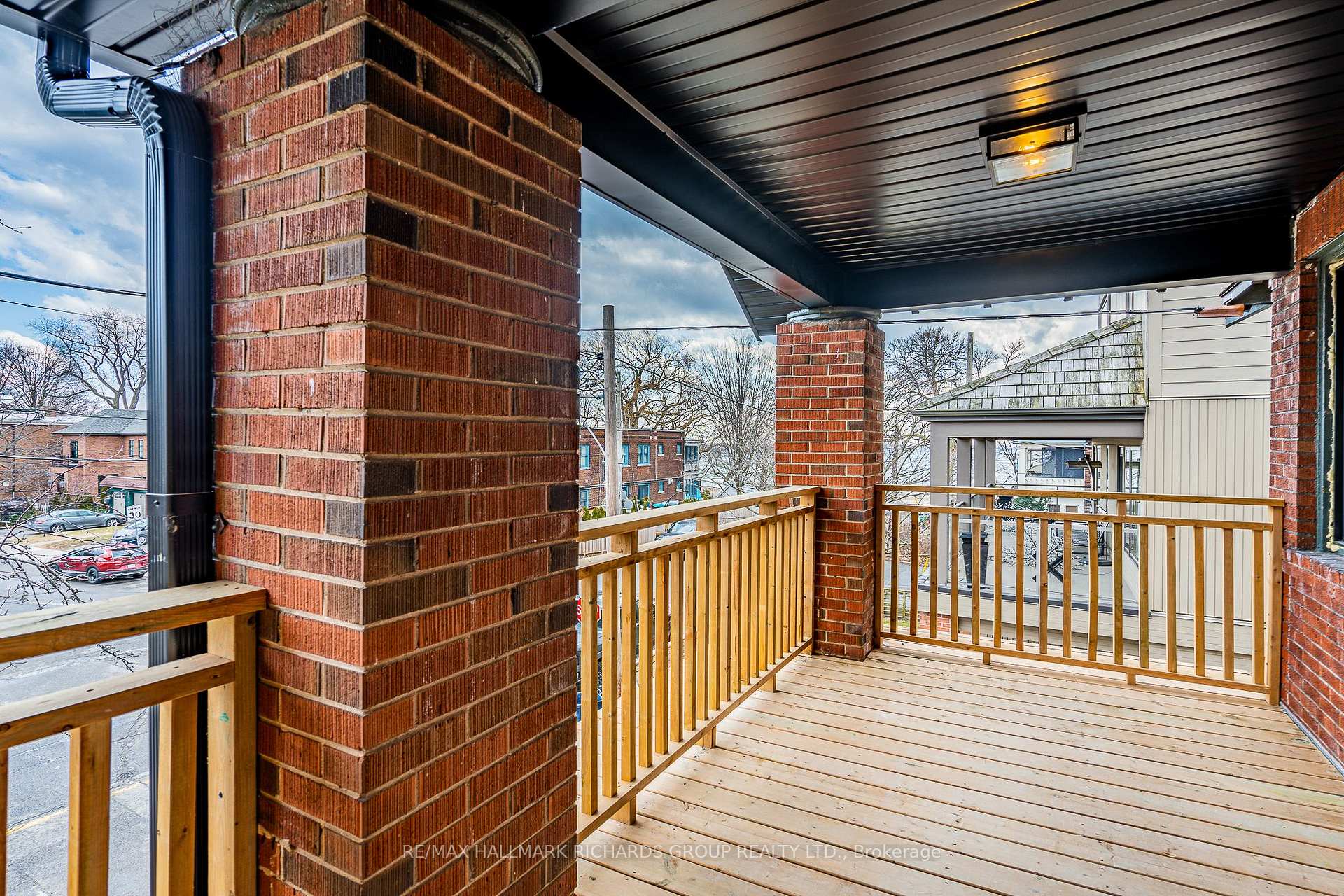 Photo 8 of Unit Upper, 18 Wineva Avenue, Toronto, The Beaches — HOMEH