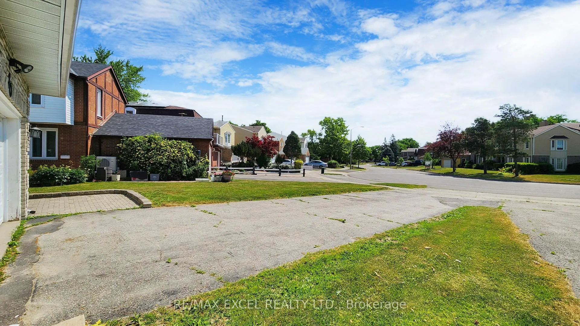 Photo 2 of 80 Eagleview Crescent, Scarborough, Steeles — HOMEH