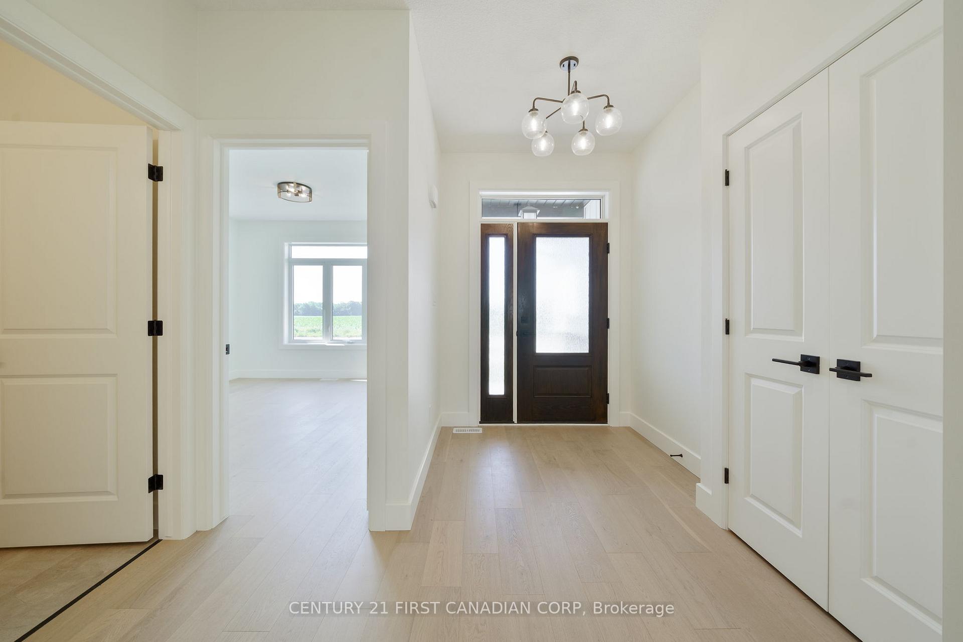 Photo 4 of 331 Thorn Drive, Strathroy-Caradoc, NE — HOMEH