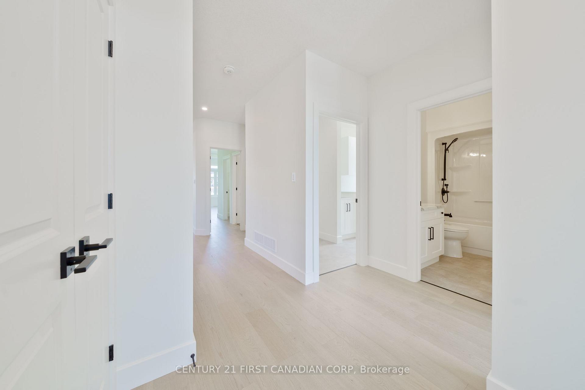 Photo 5 of 331 Thorn Drive, Strathroy-Caradoc, NE — HOMEH