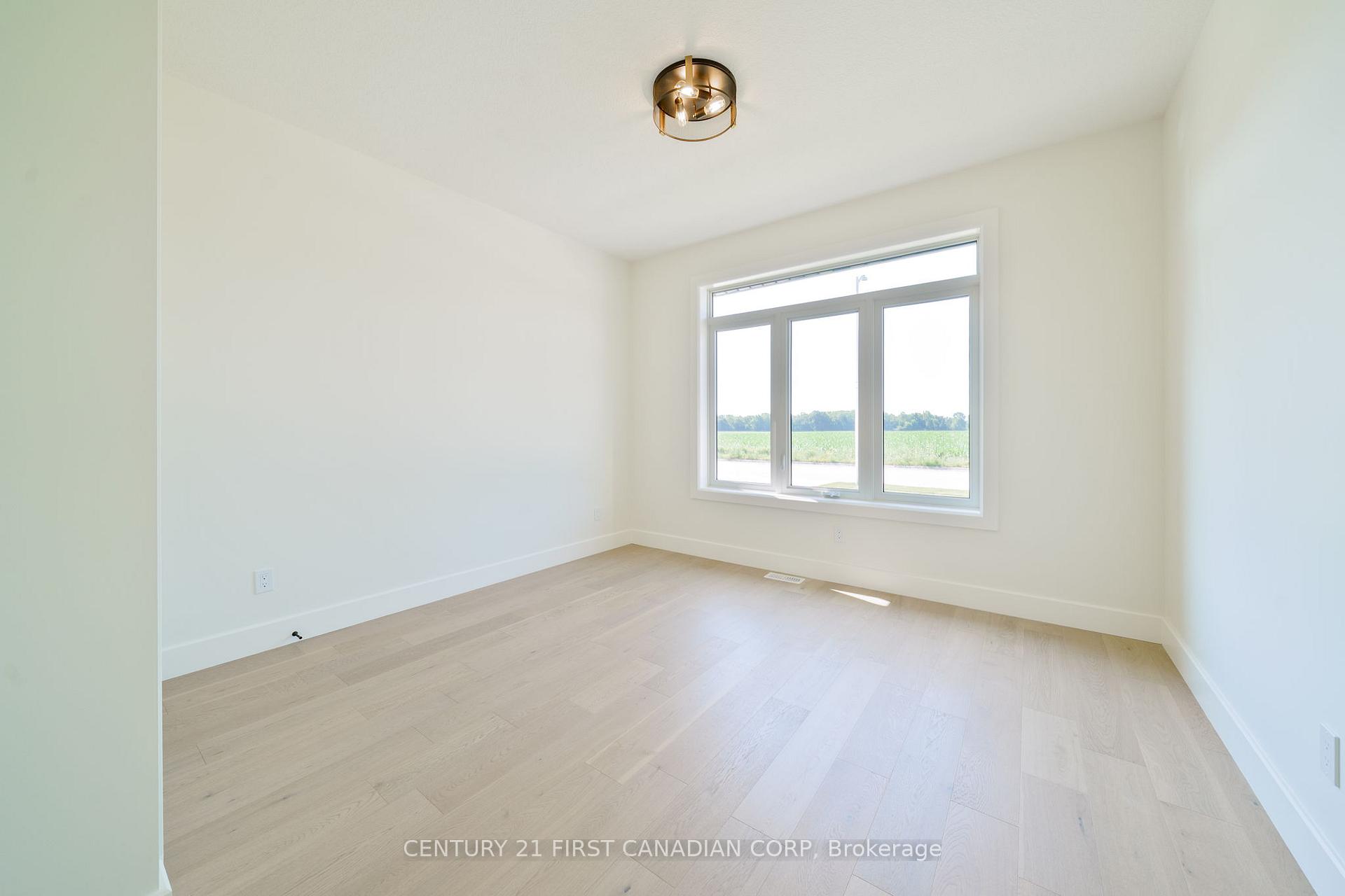 Photo 6 of 331 Thorn Drive, Strathroy-Caradoc, NE — HOMEH