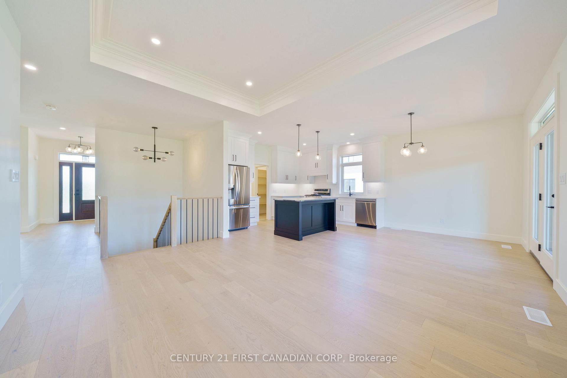 Photo 11 of 331 Thorn Drive, Strathroy-Caradoc, NE — HOMEH
