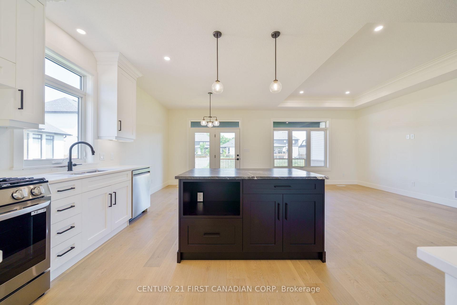 Photo 15 of 331 Thorn Drive, Strathroy-Caradoc, NE — HOMEH