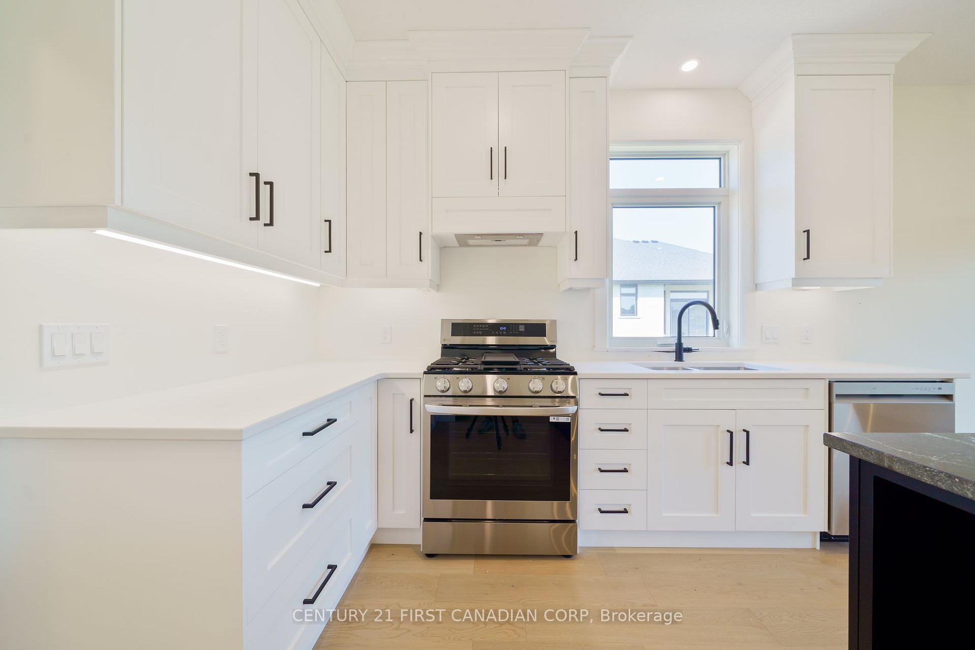 Photo 16 of 331 Thorn Drive, Strathroy-Caradoc, NE — HOMEH