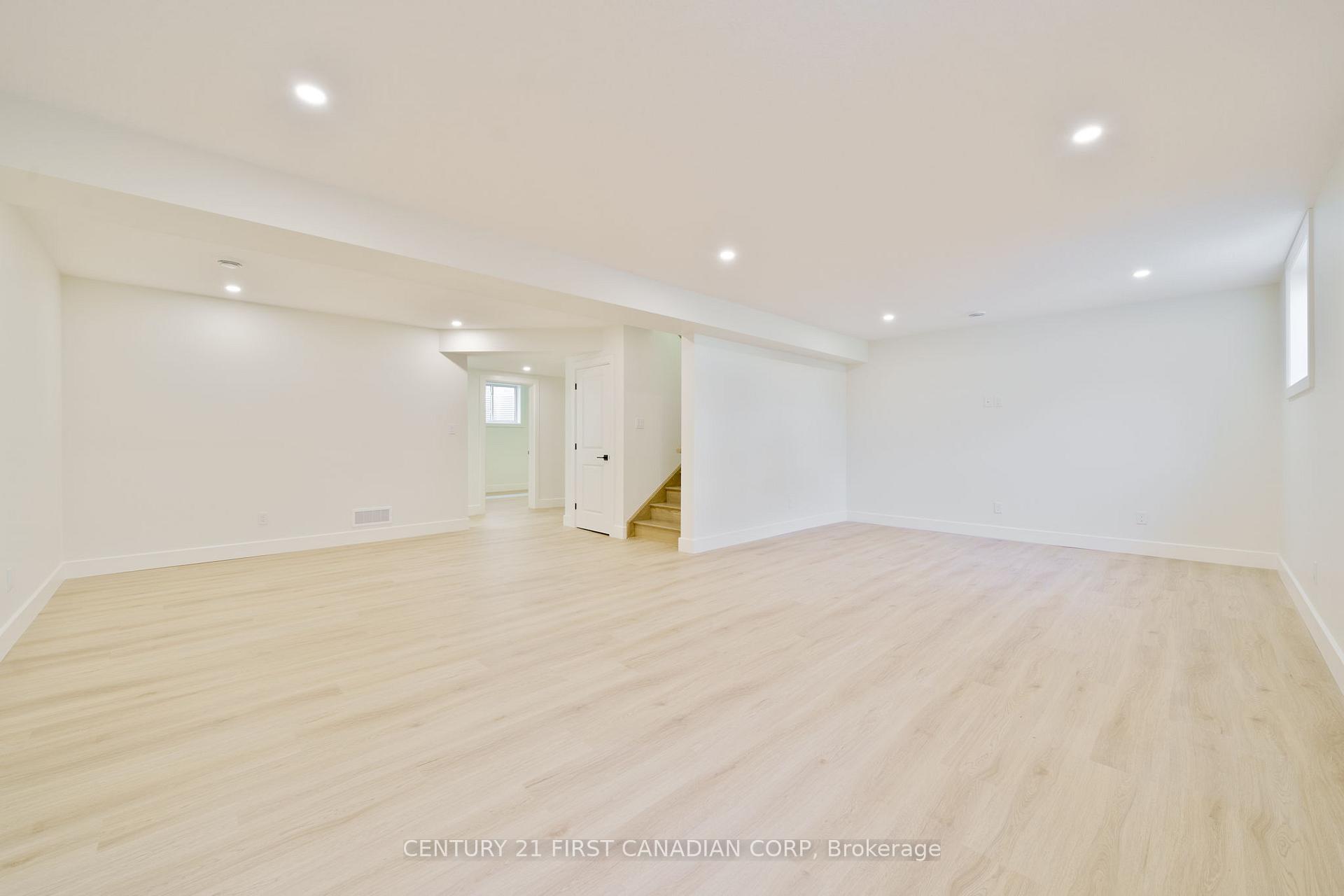 Photo 24 of 331 Thorn Drive, Strathroy-Caradoc, NE — HOMEH