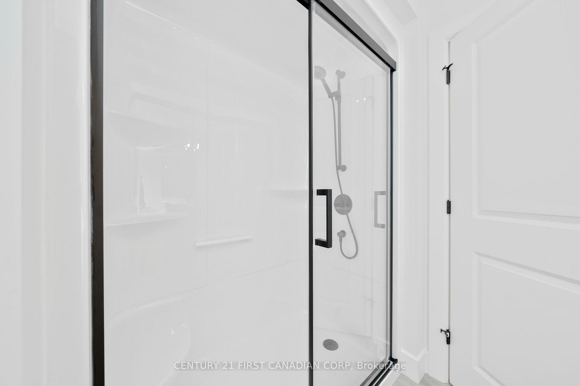 Photo 27 of 331 Thorn Drive, Strathroy-Caradoc, NE — HOMEH