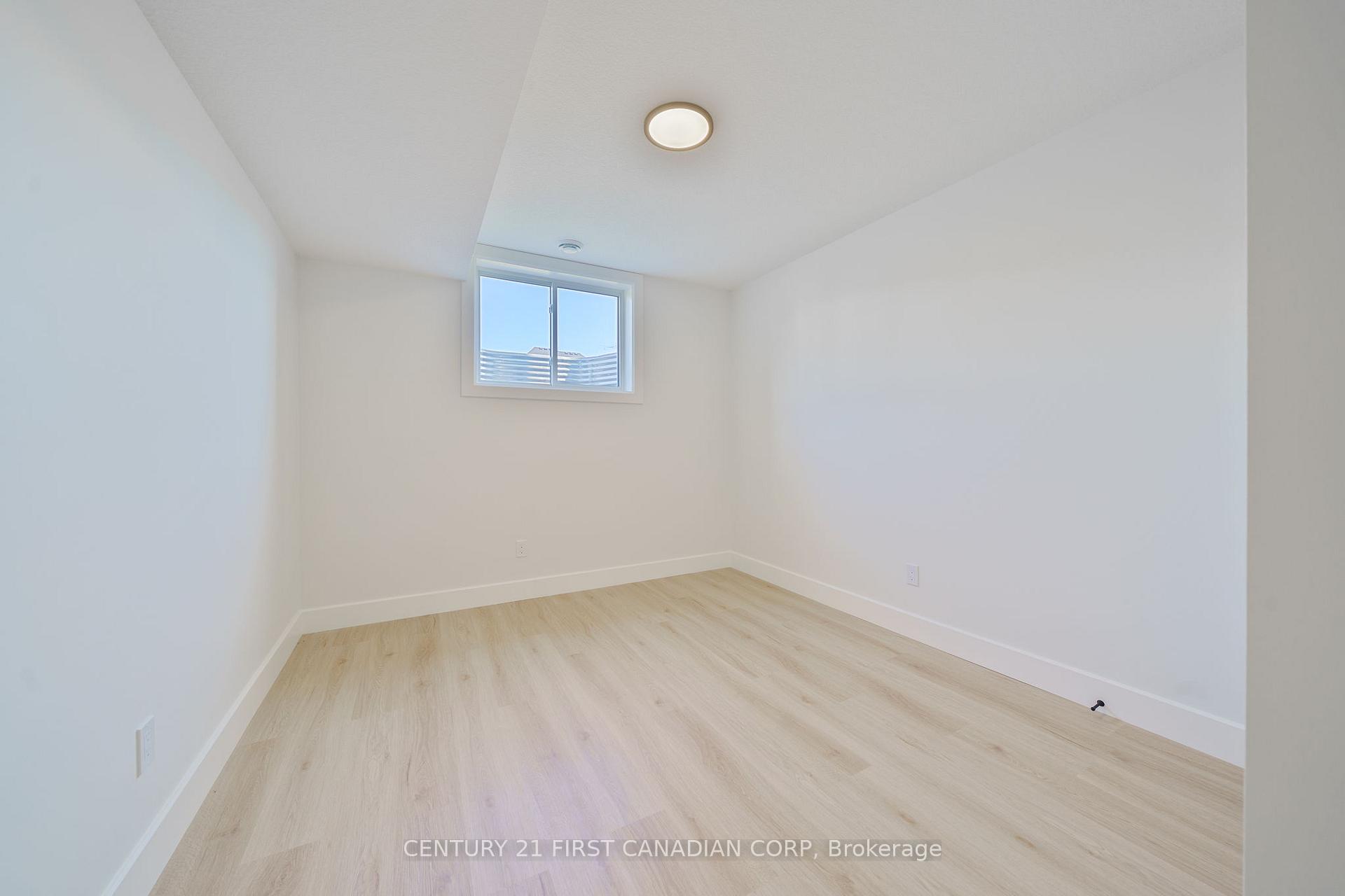 Photo 28 of 331 Thorn Drive, Strathroy-Caradoc, NE — HOMEH