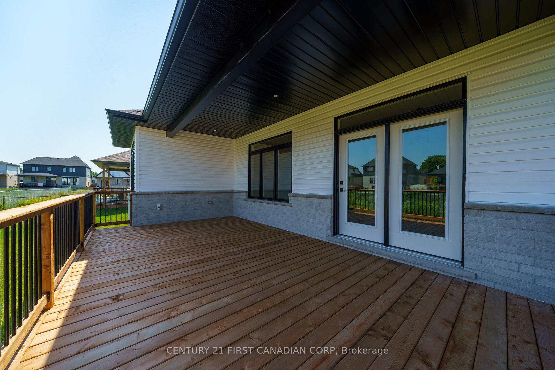 Photo 32 of 331 Thorn Drive, Strathroy-Caradoc, NE — HOMEH