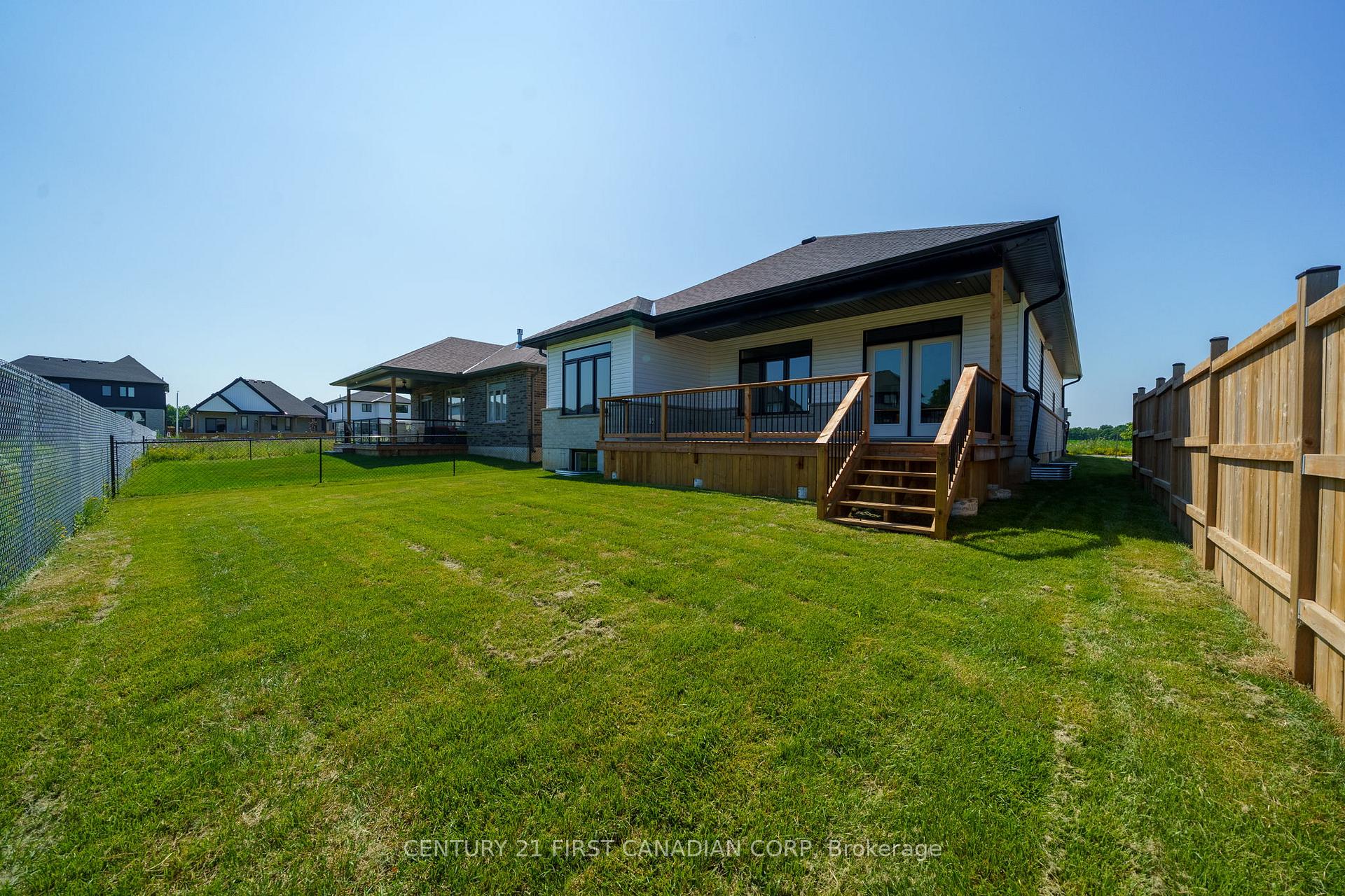 Photo 33 of 331 Thorn Drive, Strathroy-Caradoc, NE — HOMEH