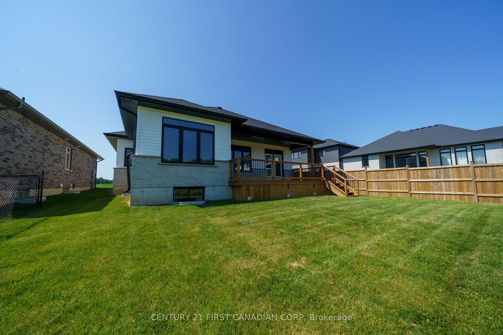 Photo 34 of 331 Thorn Drive, Strathroy-Caradoc, NE — HOMEH
