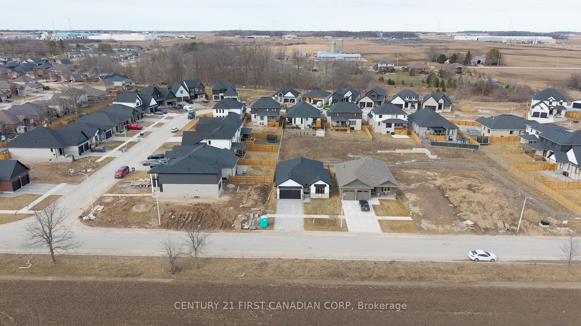 Photo 37 of 331 Thorn Drive, Strathroy-Caradoc, NE — HOMEH
