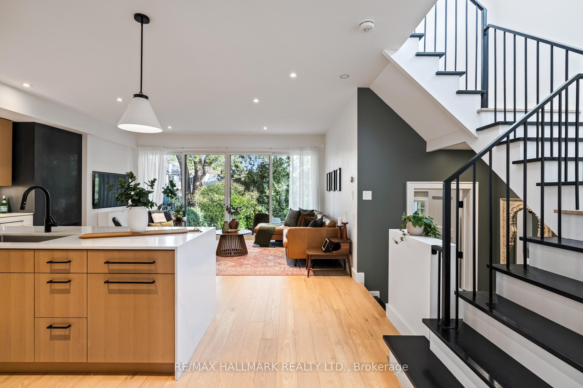 Photo 11 of 27 Glencrest Boulevard, Toronto, O'Connor-Parkview — HOMEH