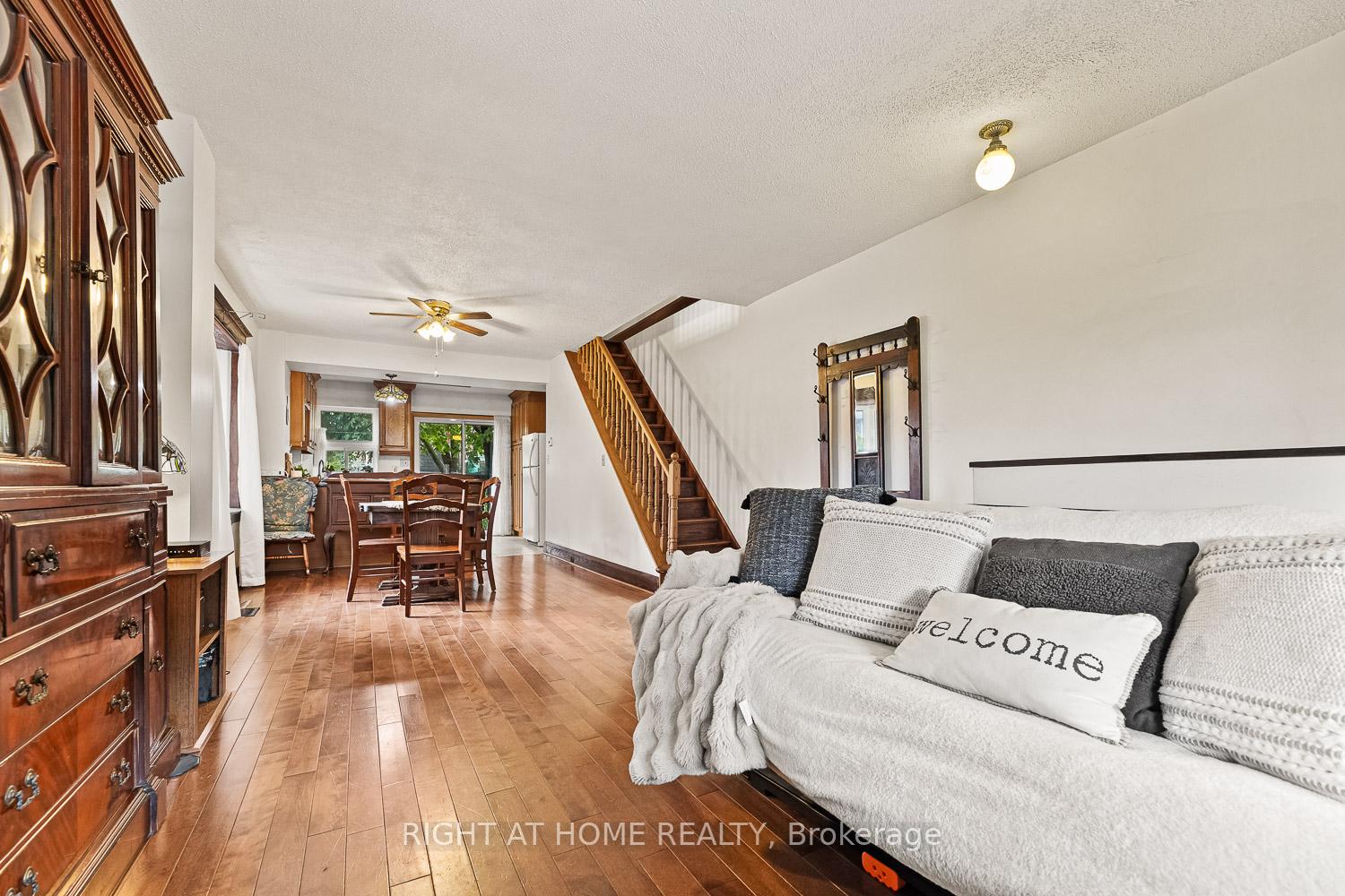 Photo 6 of 2062 Gerrard Street E, Toronto, East End-Danforth — HOMEH