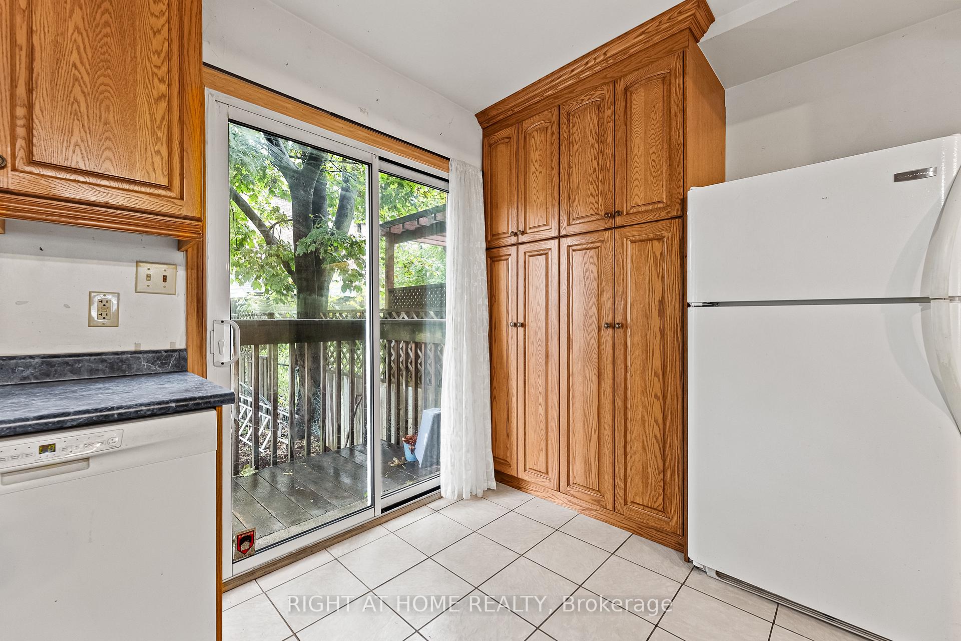 Photo 10 of 2062 Gerrard Street E, Toronto, East End-Danforth — HOMEH