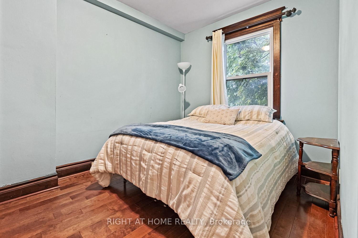 Photo 14 of 2062 Gerrard Street E, Toronto, East End-Danforth — HOMEH