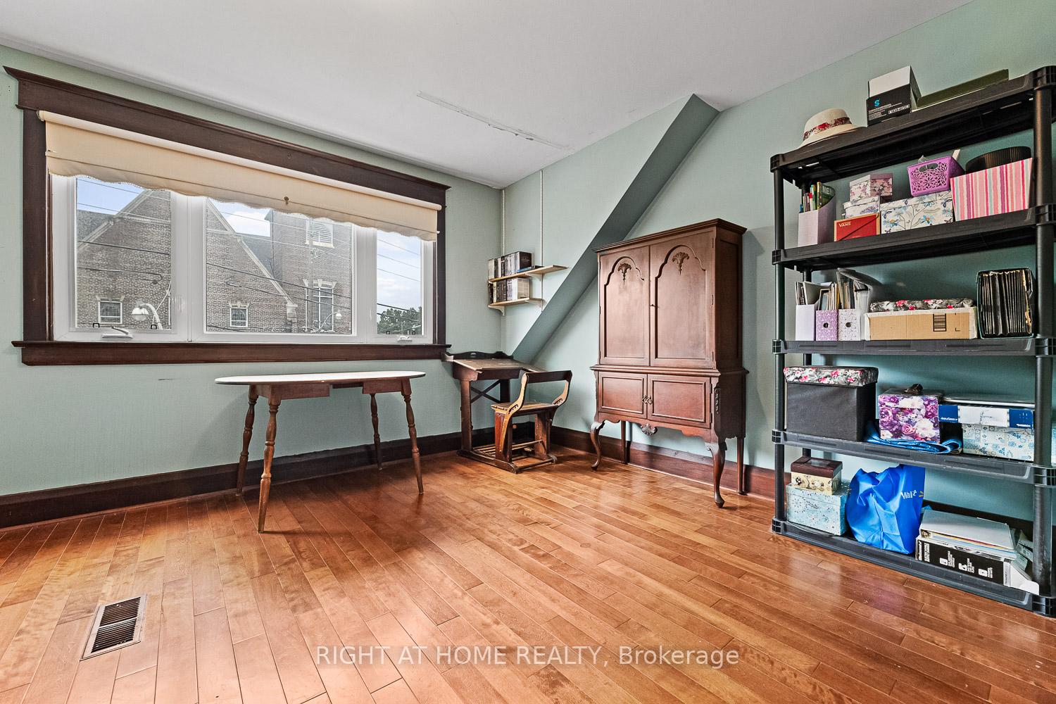 Photo 16 of 2062 Gerrard Street E, Toronto, East End-Danforth — HOMEH
