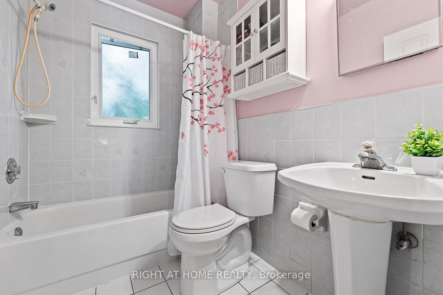 Photo 19 of 2062 Gerrard Street E, Toronto, East End-Danforth — HOMEH