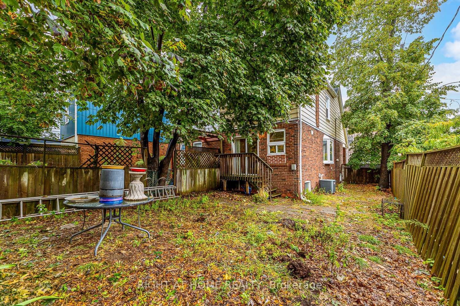 Photo 21 of 2062 Gerrard Street E, Toronto, East End-Danforth — HOMEH