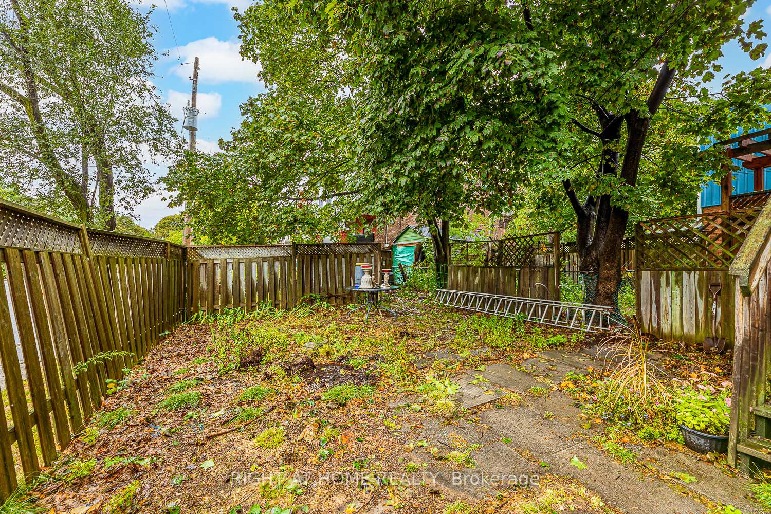 Photo 22 of 2062 Gerrard Street E, Toronto, East End-Danforth — HOMEH