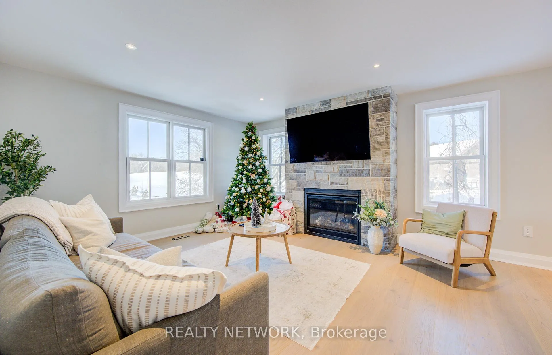 Photo 11 of 895 Jerseyville Road W, Hamilton, Rural Ancaster — HOMEH