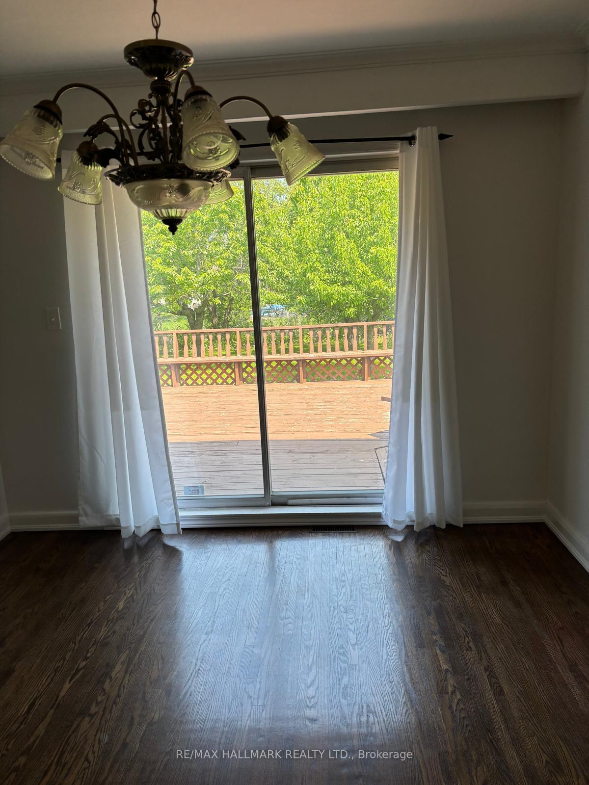 Photo 5 of 34 Meadowacres Drive, Scarborough, Tam O'Shanter-Sullivan — HOMEH