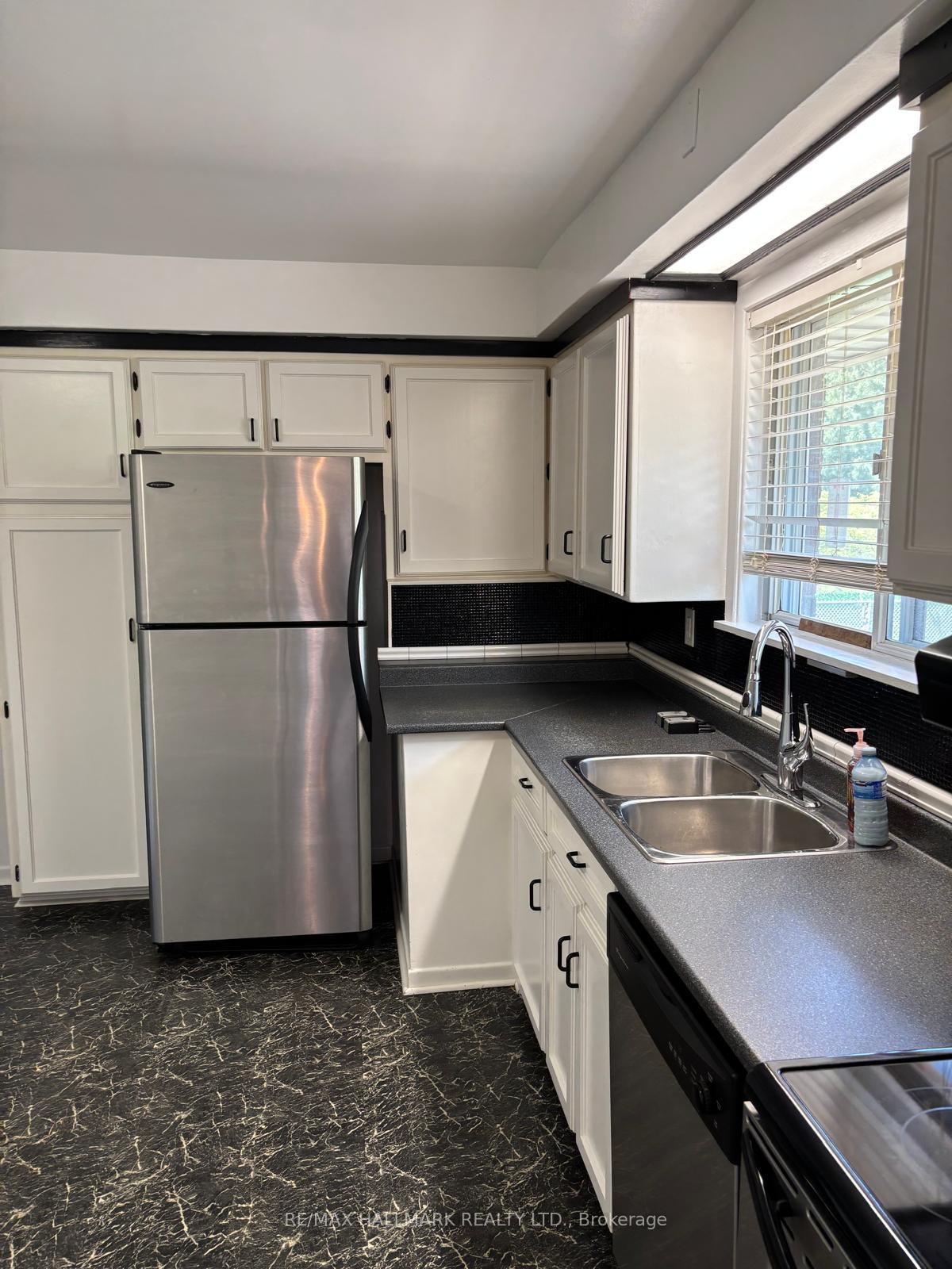 Photo 13 of 34 Meadowacres Drive, Scarborough, Tam O'Shanter-Sullivan — HOMEH