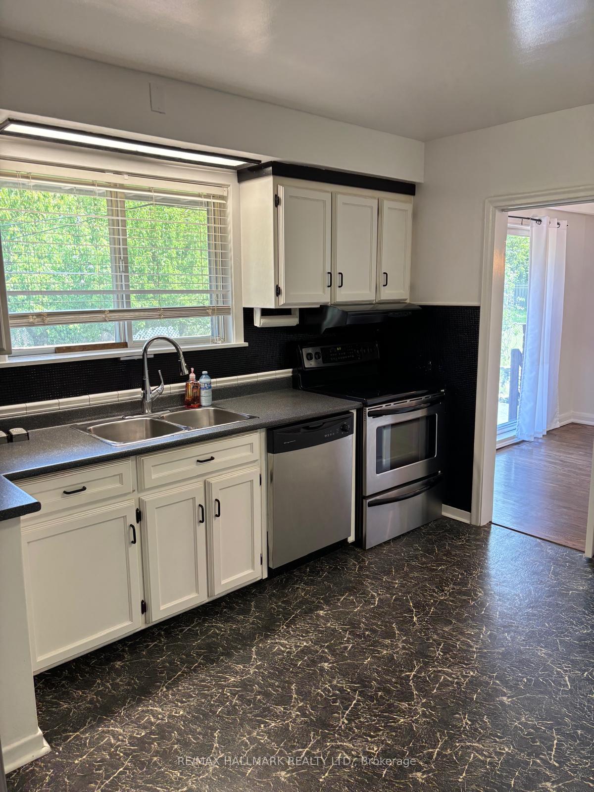 Photo 14 of 34 Meadowacres Drive, Scarborough, Tam O'Shanter-Sullivan — HOMEH