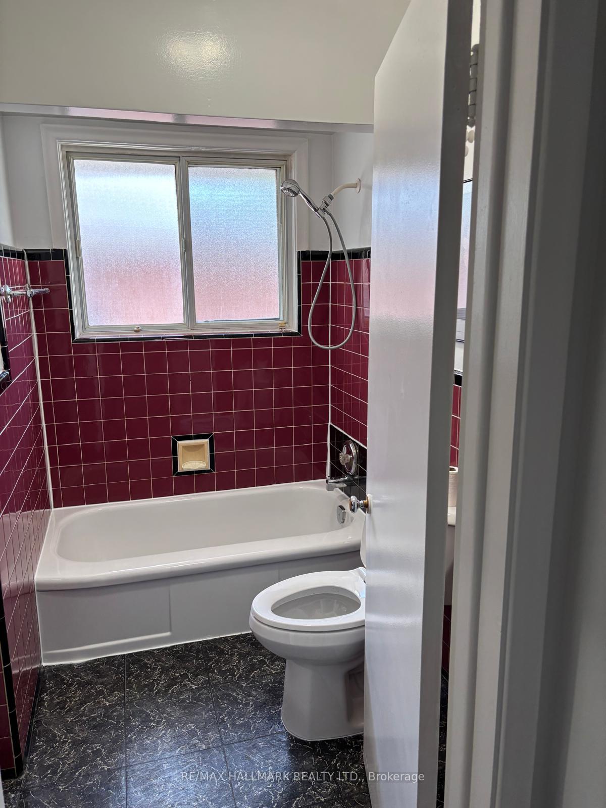 Photo 16 of 34 Meadowacres Drive, Scarborough, Tam O'Shanter-Sullivan — HOMEH