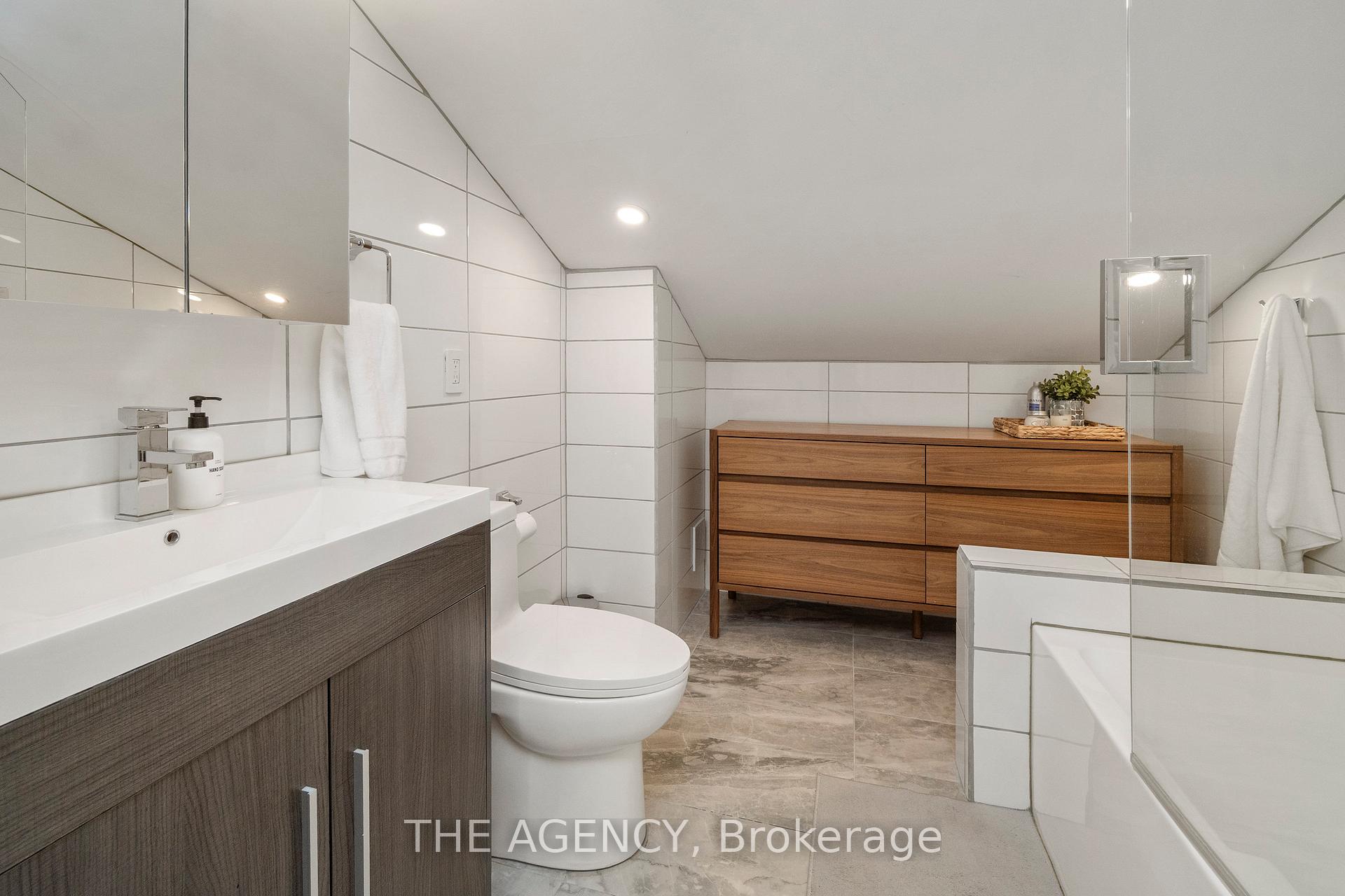 Photo 21 of 172 Brookside Drive, Toronto, East End-Danforth — HOMEH