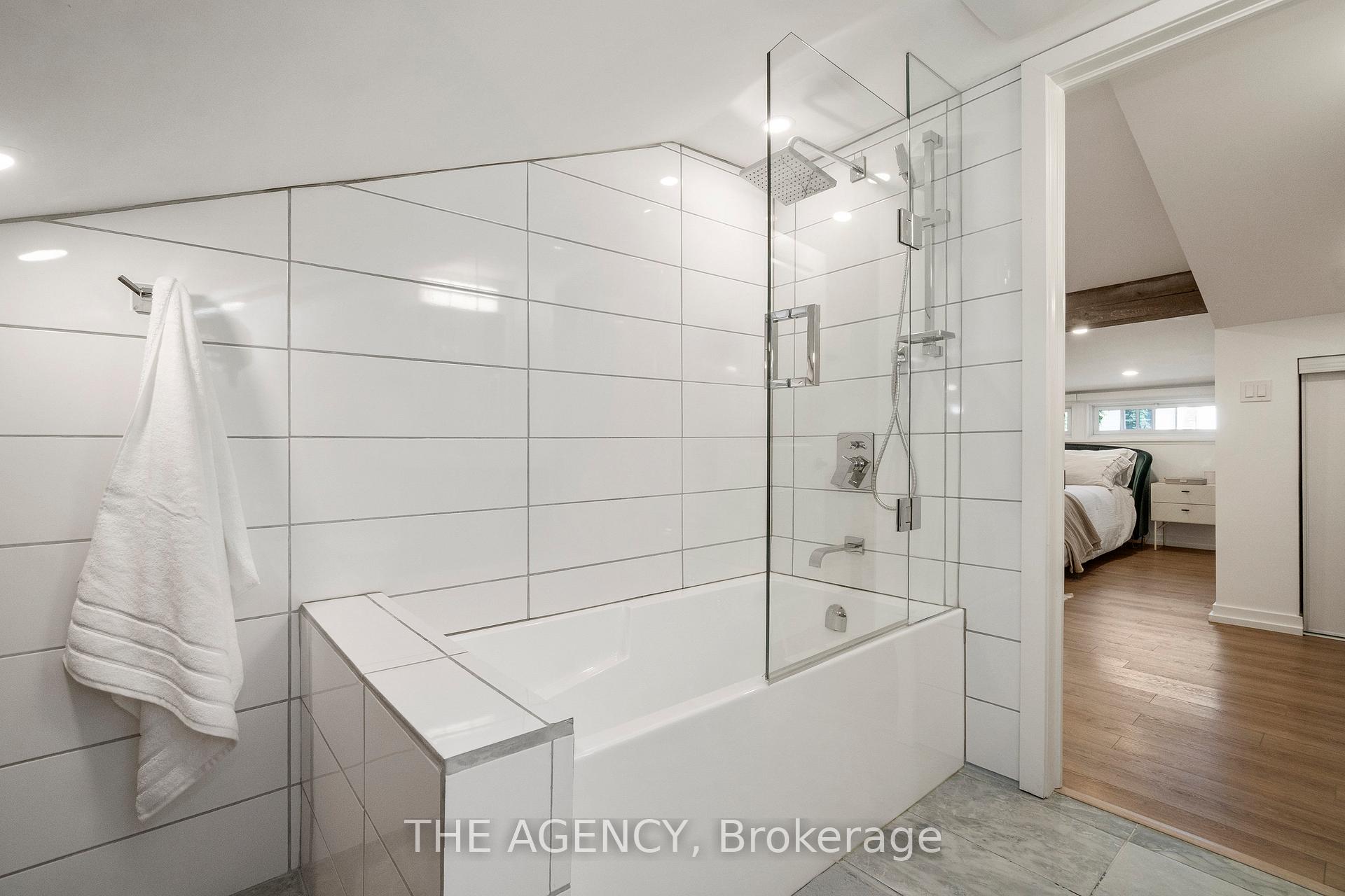 Photo 22 of 172 Brookside Drive, Toronto, East End-Danforth — HOMEH