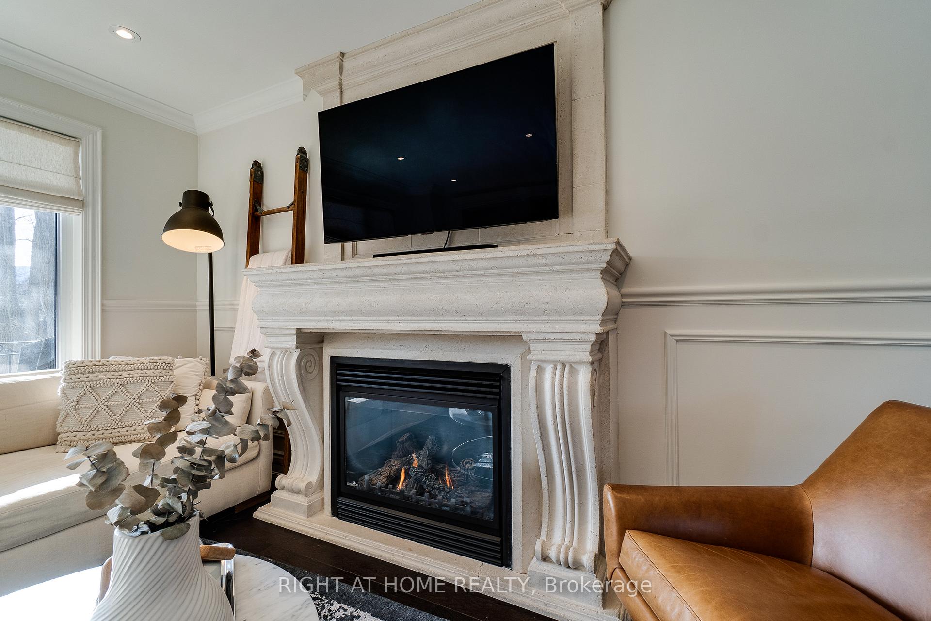 Photo 5 of 92 Ridgevale Drive, Toronto, Englemount-Lawrence — HOMEH