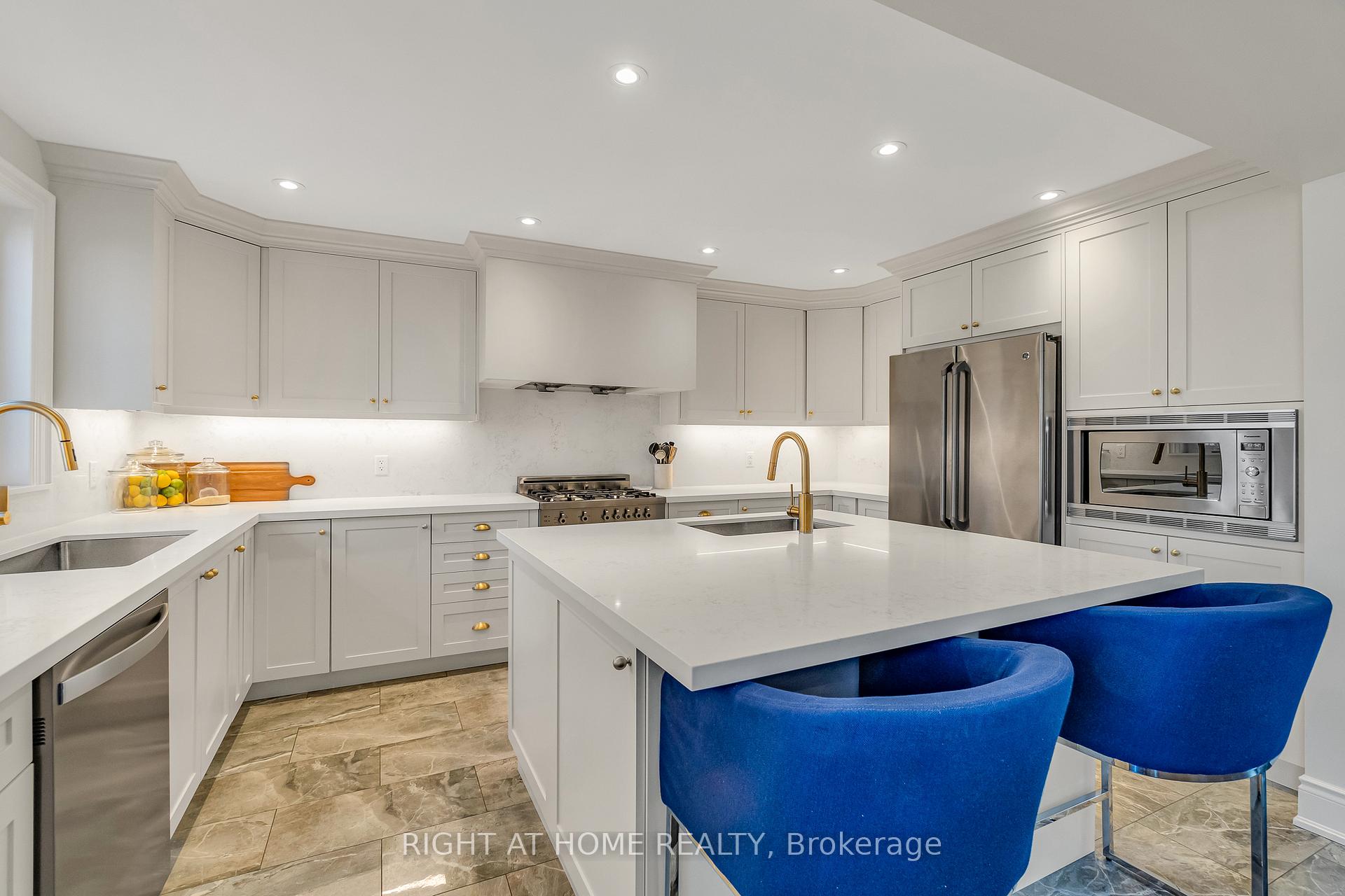 Photo 8 of 92 Ridgevale Drive, Toronto, Englemount-Lawrence — HOMEH