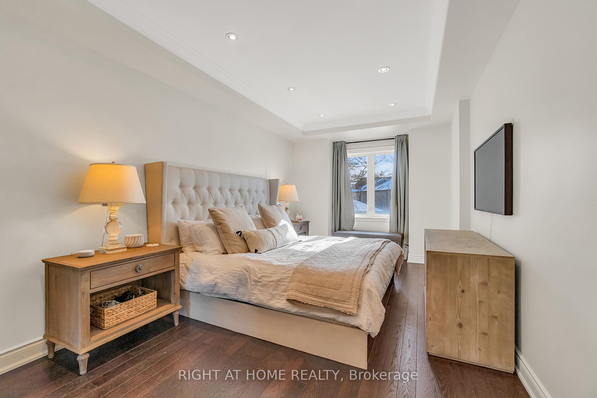 Photo 15 of 92 Ridgevale Drive, Toronto, Englemount-Lawrence — HOMEH