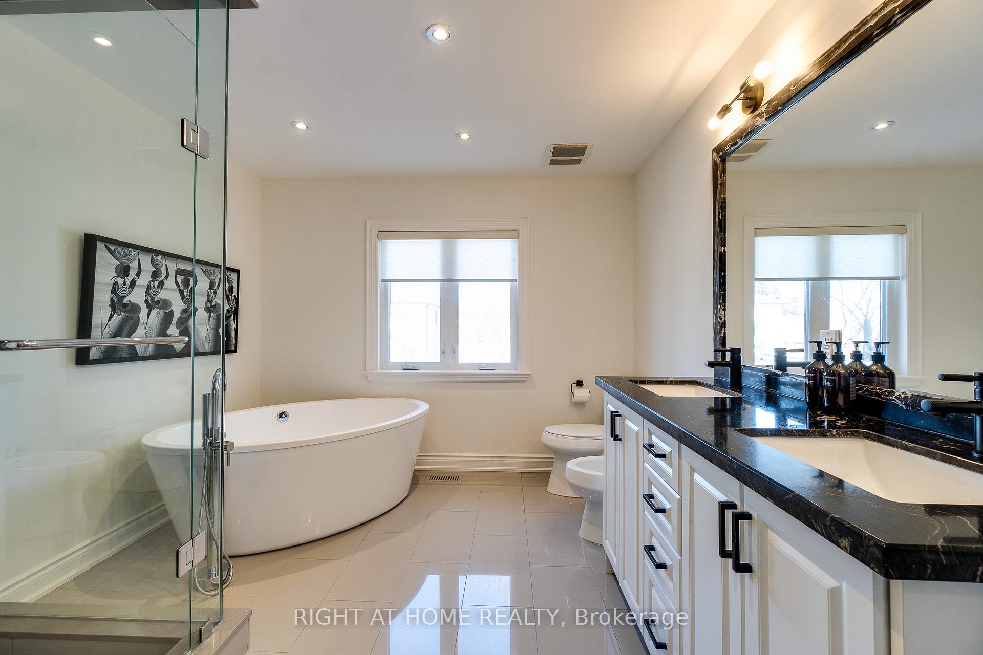 Photo 18 of 92 Ridgevale Drive, Toronto, Englemount-Lawrence — HOMEH