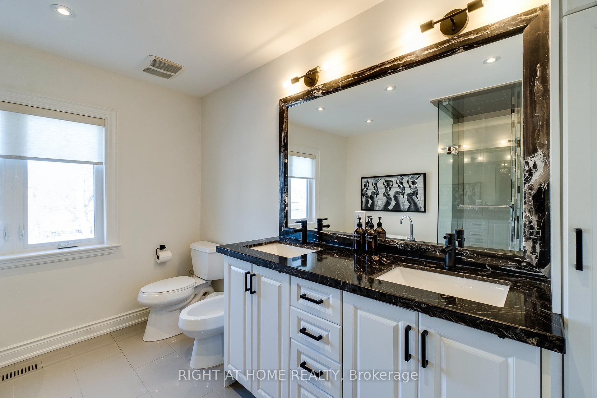 Photo 19 of 92 Ridgevale Drive, Toronto, Englemount-Lawrence — HOMEH