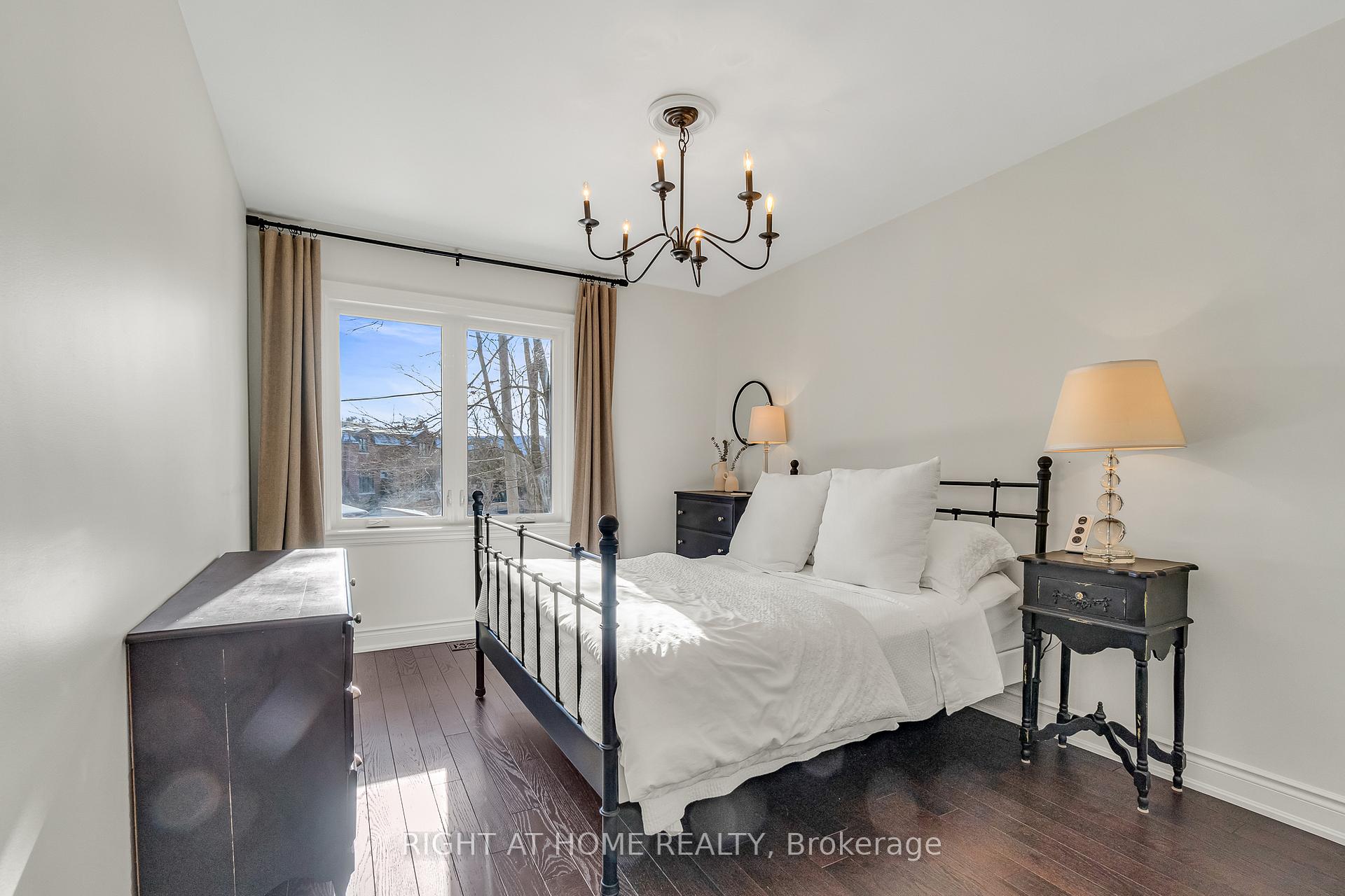Photo 20 of 92 Ridgevale Drive, Toronto, Englemount-Lawrence — HOMEH