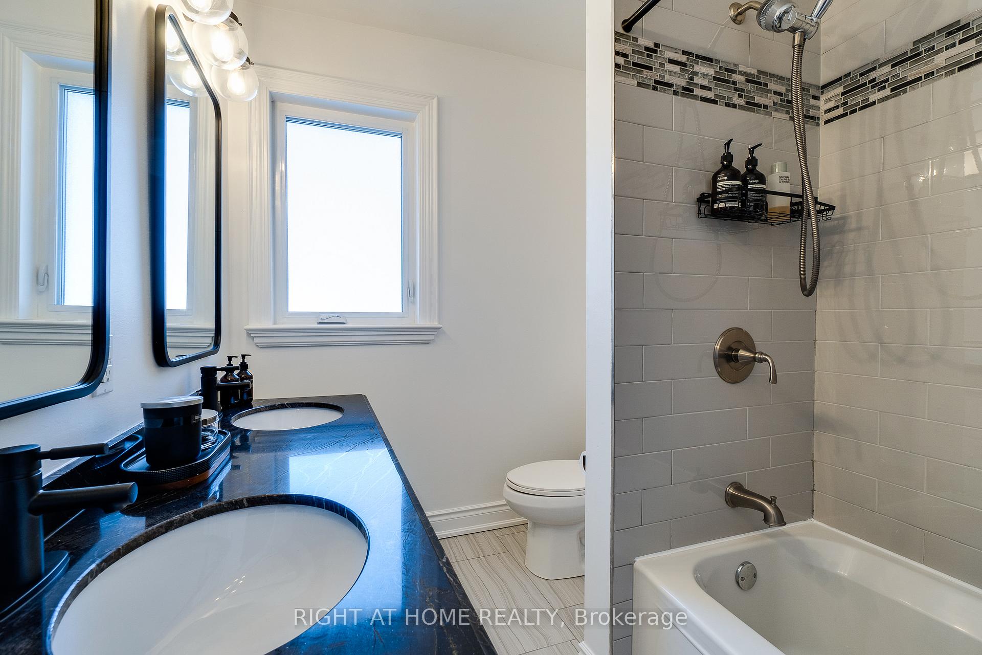 Photo 23 of 92 Ridgevale Drive, Toronto, Englemount-Lawrence — HOMEH