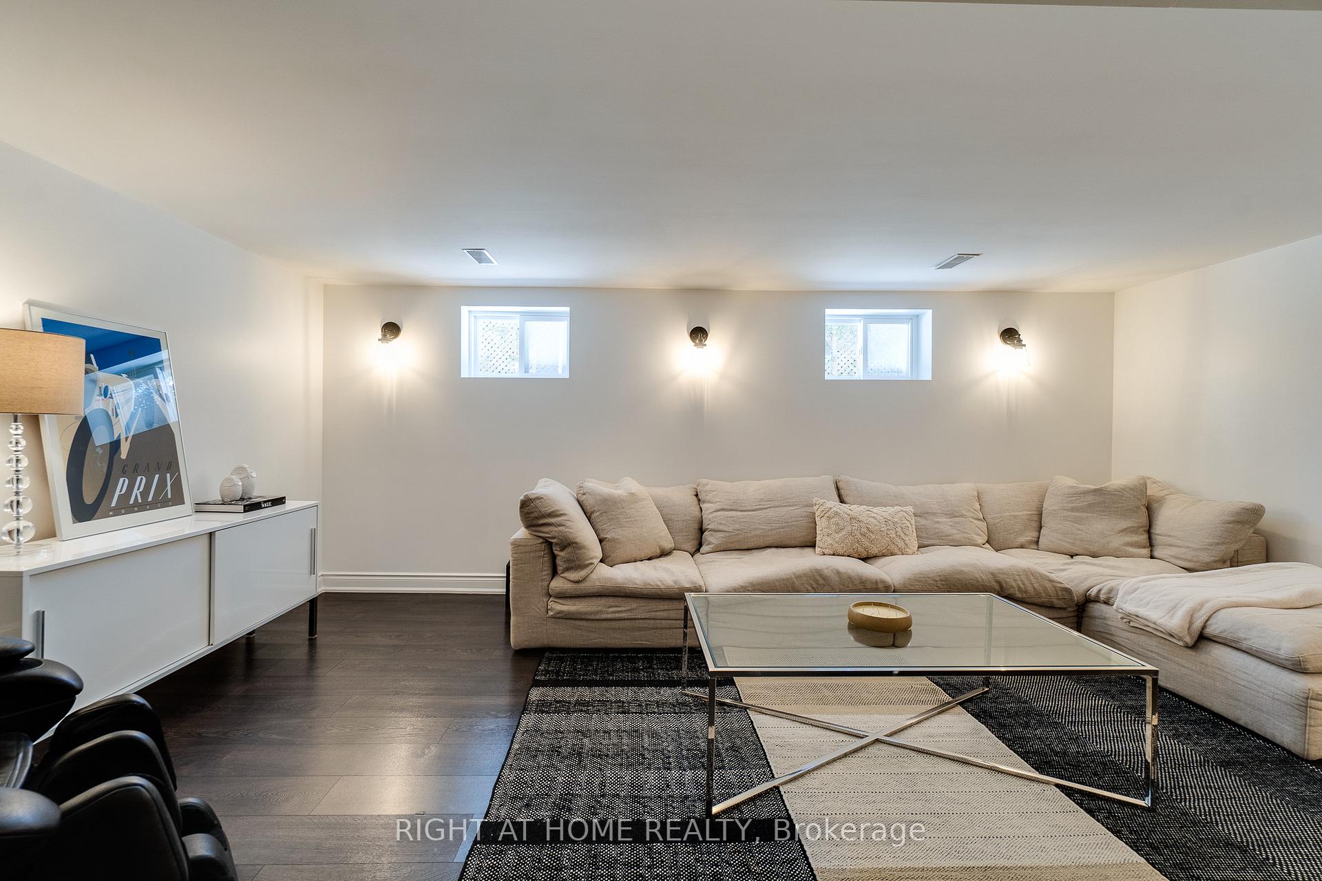 Photo 24 of 92 Ridgevale Drive, Toronto, Englemount-Lawrence — HOMEH