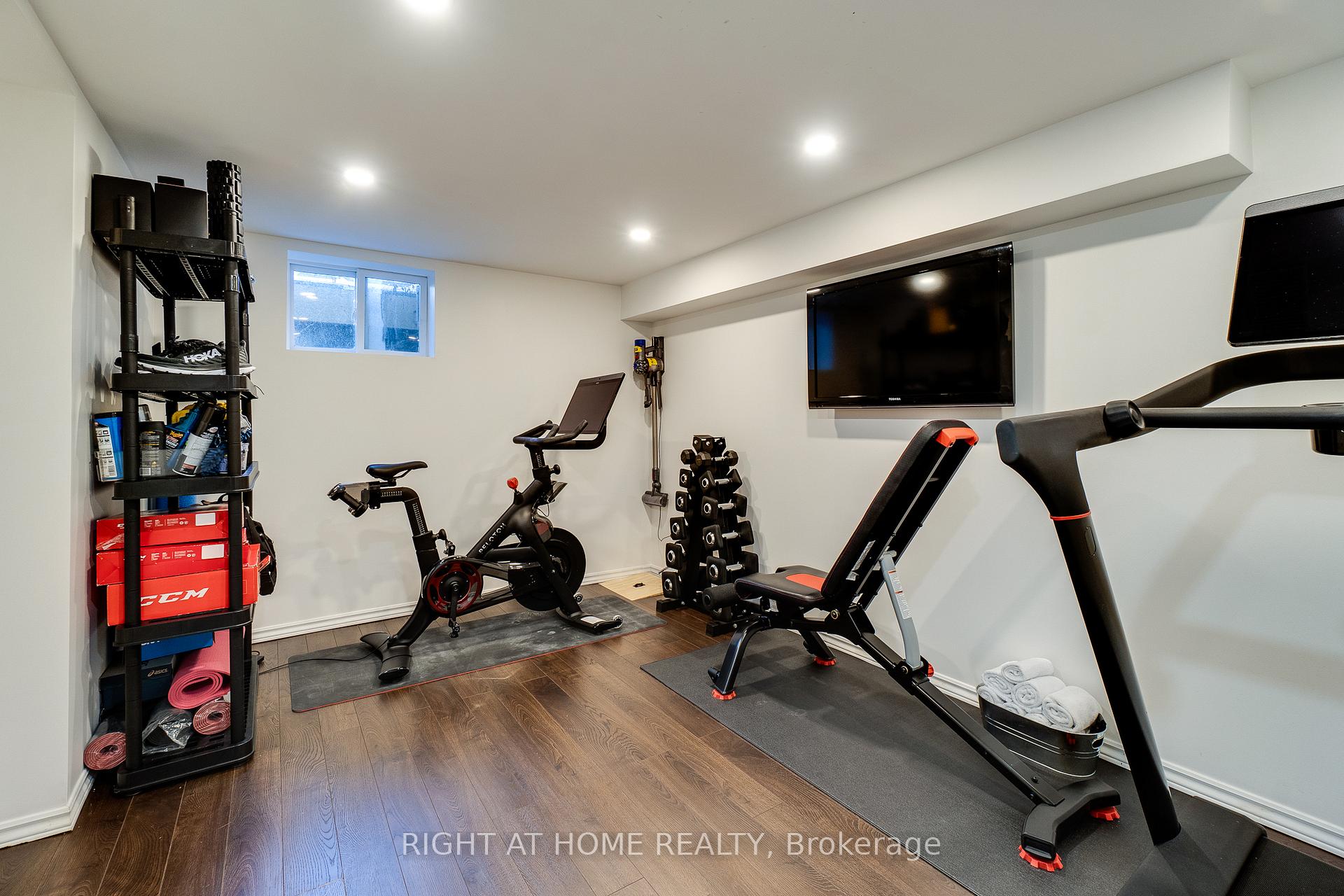 Photo 26 of 92 Ridgevale Drive, Toronto, Englemount-Lawrence — HOMEH