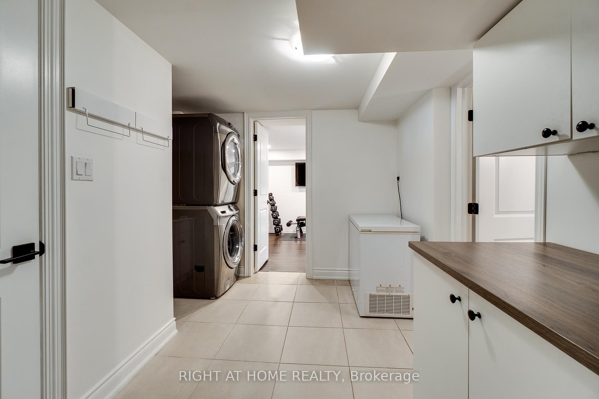 Photo 27 of 92 Ridgevale Drive, Toronto, Englemount-Lawrence — HOMEH