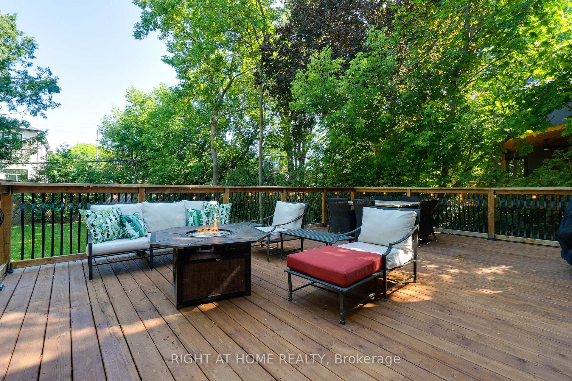 Photo 30 of 92 Ridgevale Drive, Toronto, Englemount-Lawrence — HOMEH