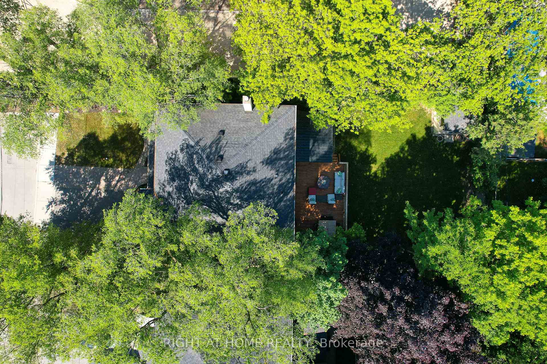 Photo 33 of 92 Ridgevale Drive, Toronto, Englemount-Lawrence — HOMEH