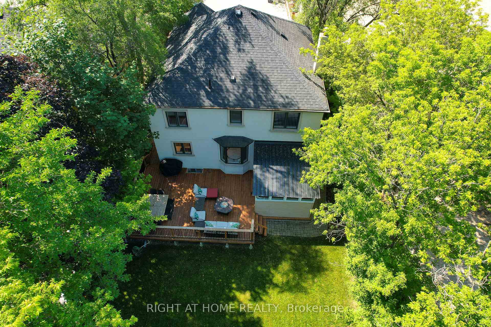 Photo 34 of 92 Ridgevale Drive, Toronto, Englemount-Lawrence — HOMEH