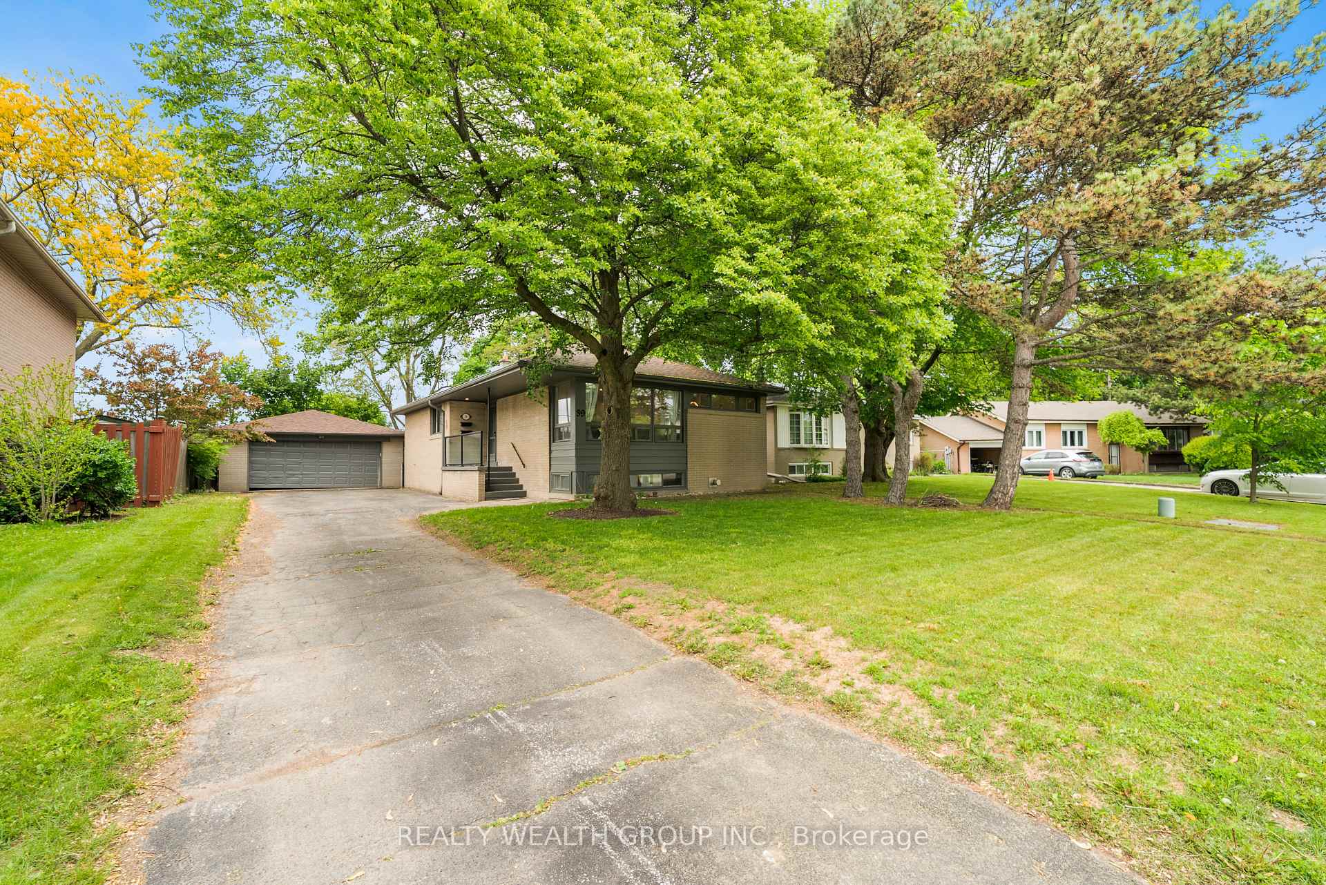 Front of 39 Treadgold Crescent
