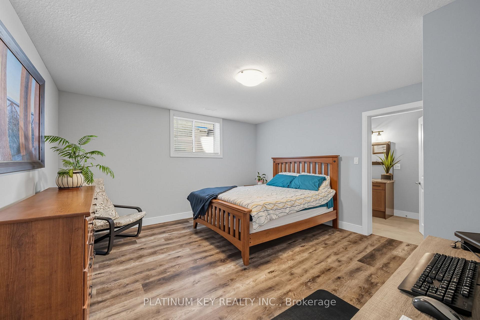 Photo 26 of 140 Collins Way, Strathroy-Caradoc, SE — HOMEH