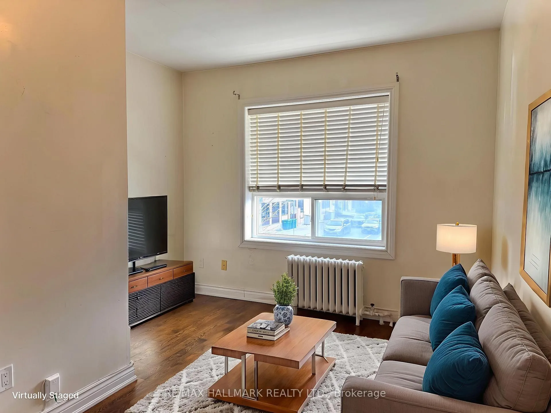 Front of Unit 1, 2038 Danforth Avenue