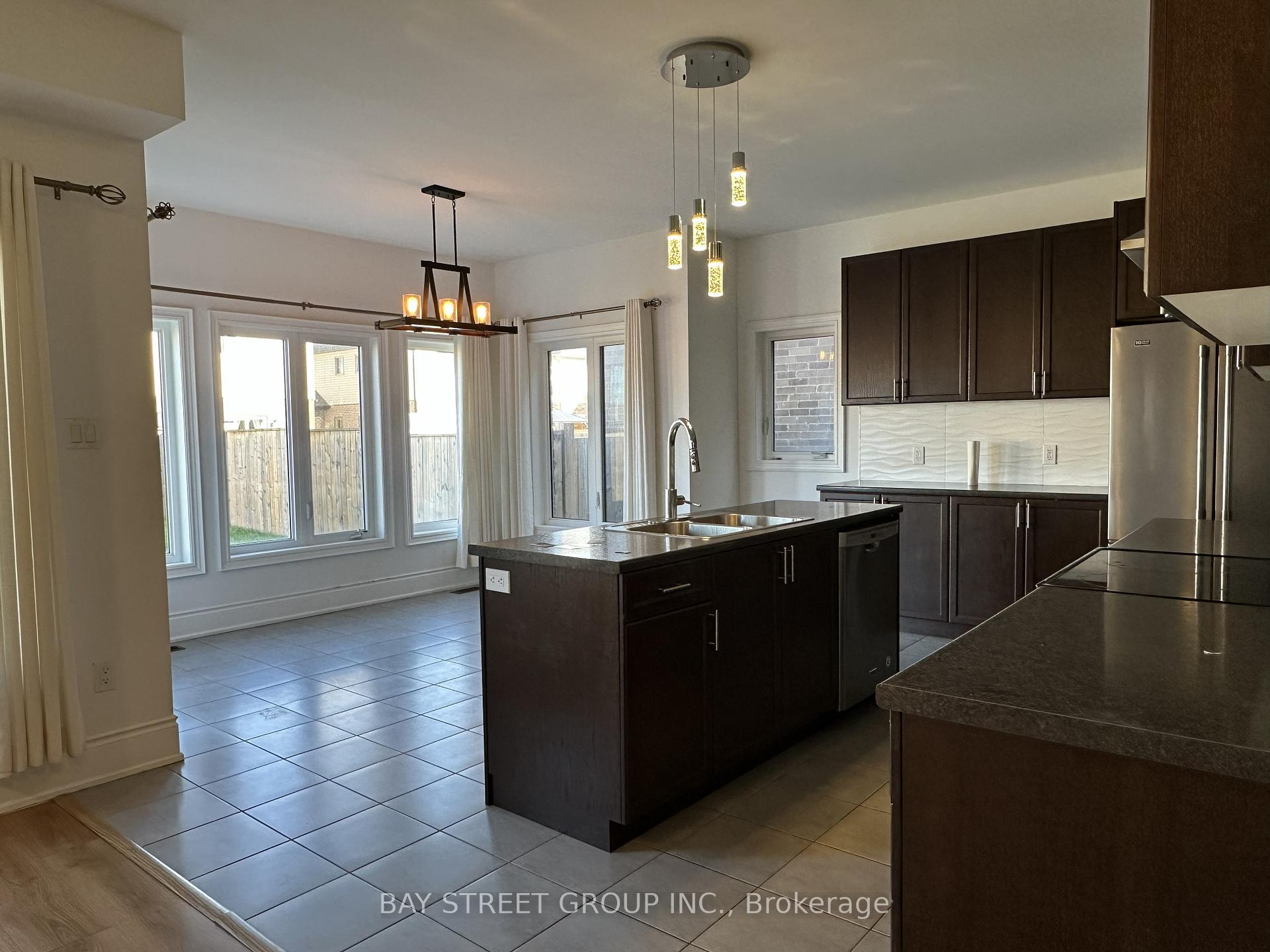 Photo 10 of 77 Sunset Way, Thorold, Rolling Meadows — HOMEH