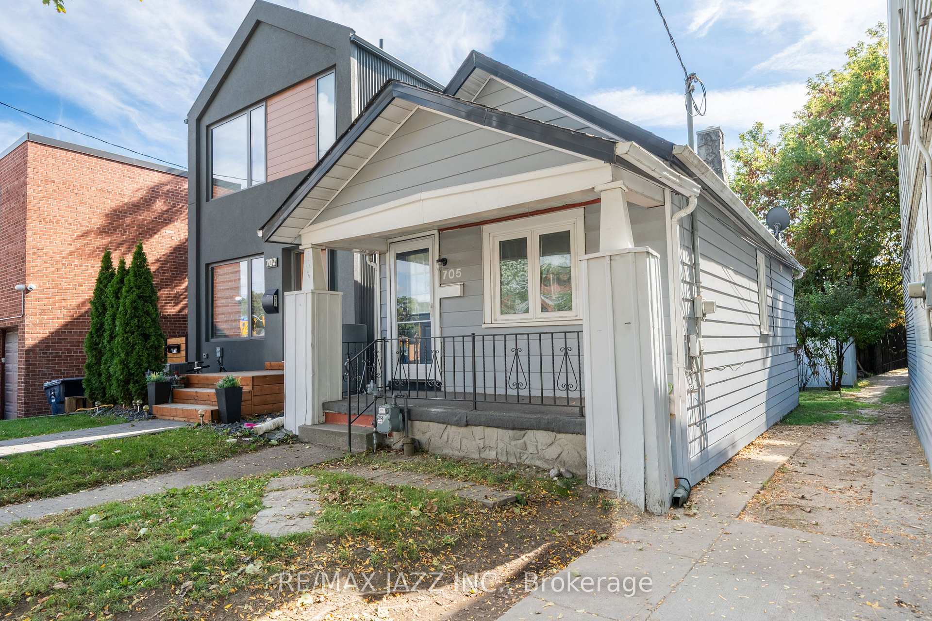 Photo 4 of 705 Mortimer Avenue, Toronto, Danforth Village-East York — HOMEH