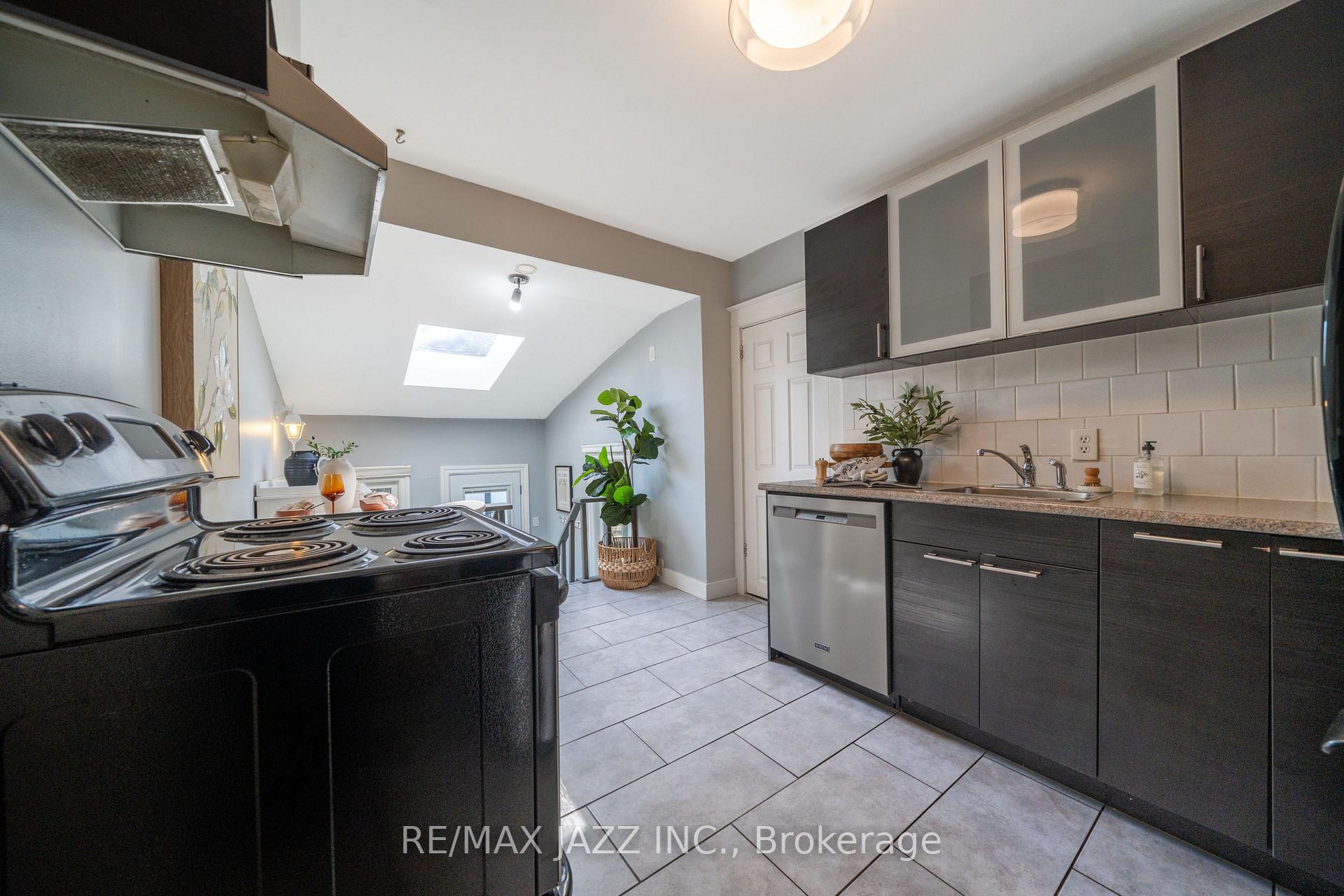 Photo 11 of 705 Mortimer Avenue, Toronto, Danforth Village-East York — HOMEH